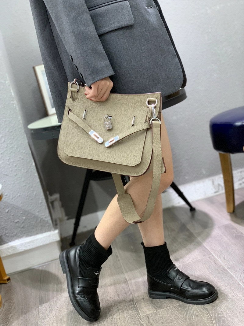 Top Grain Leather Messenger Shoulder Bag with Adjustable Strap detail image 8