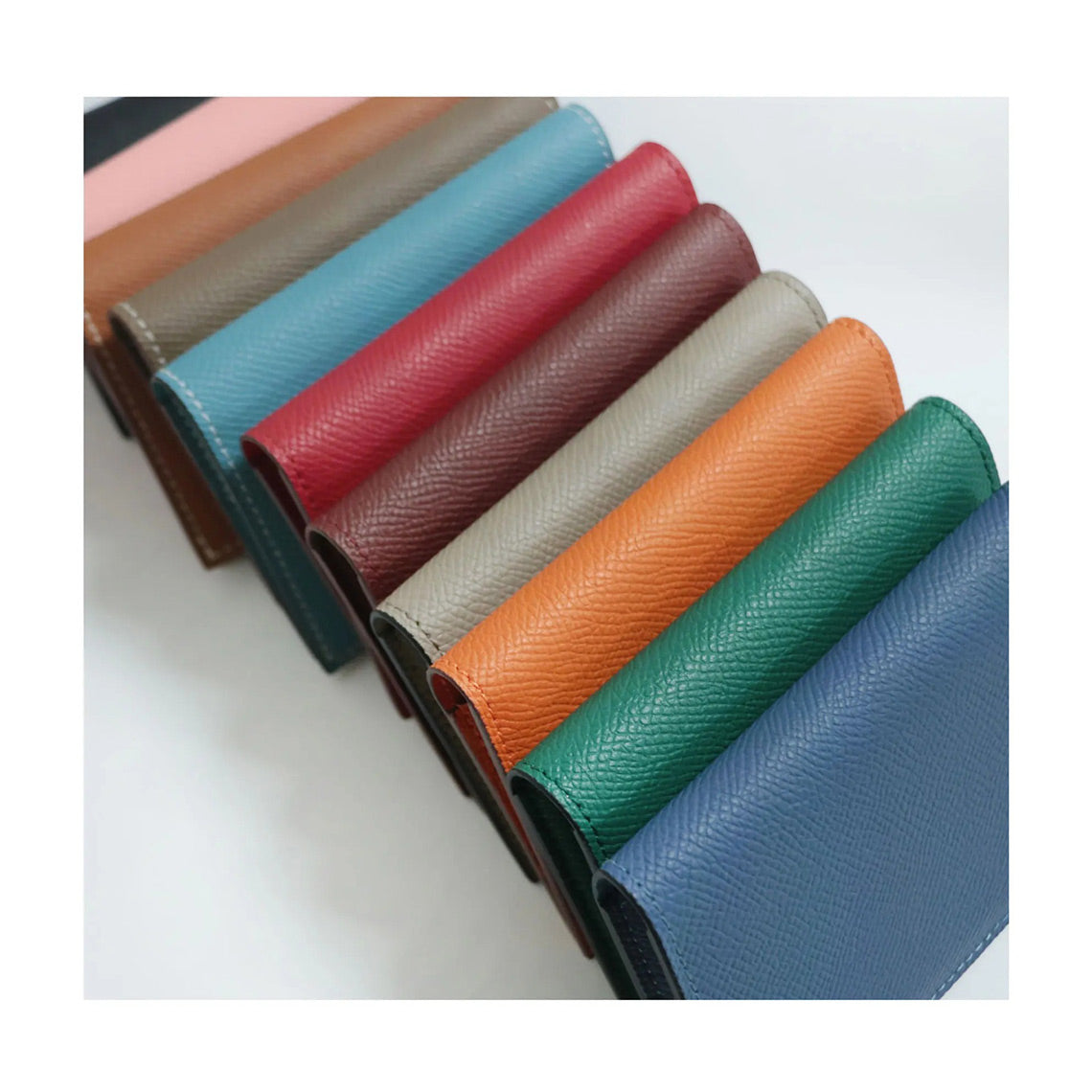 Compact Bifold Card Wallet in Top Grain Leather detail image 6