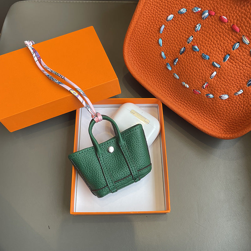 Mini Tote Bag Charm and AirPods Pro Holder in Top Grain Leather detail image 15