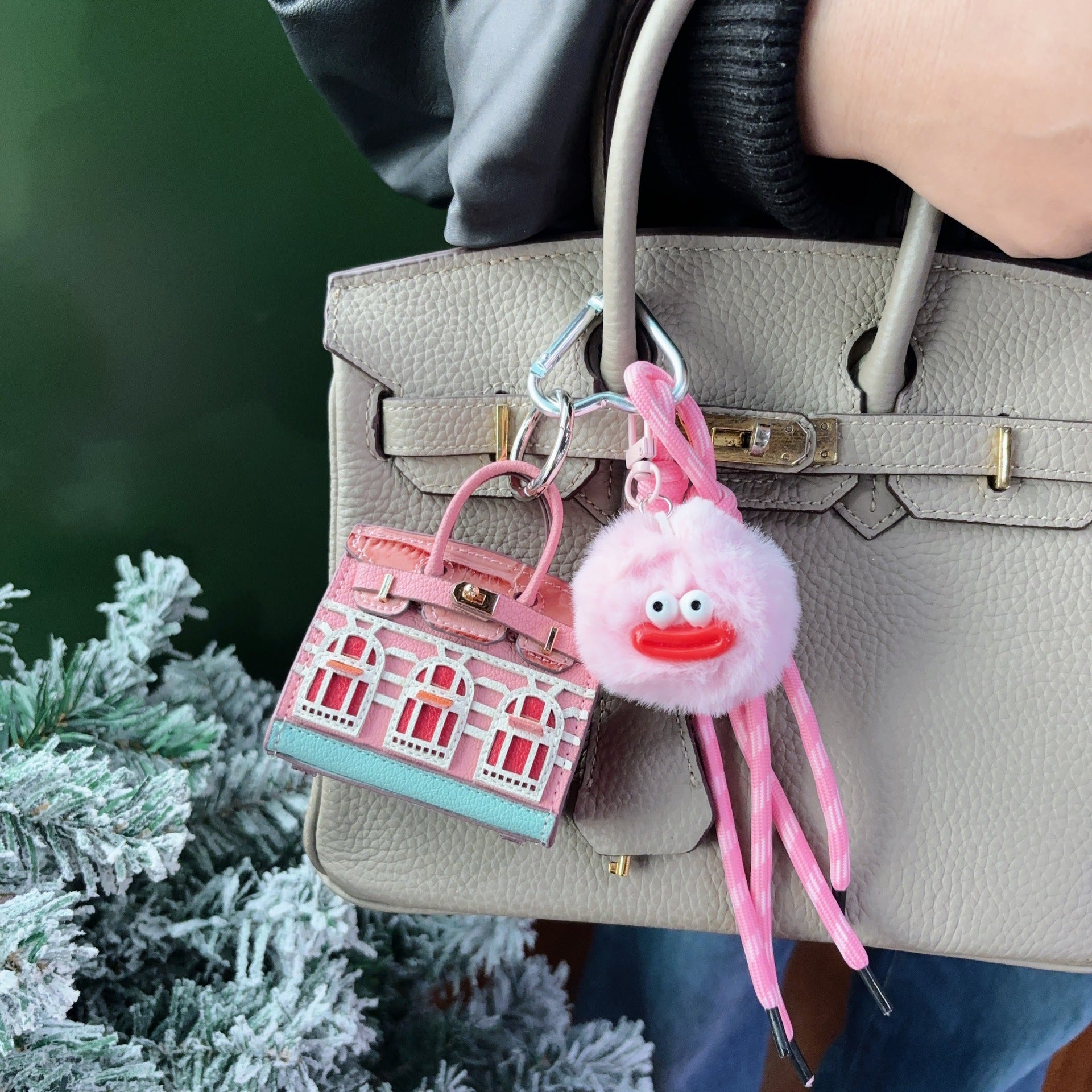 House-Shaped Mini Top Handle Bag Charm Keychain with Earphone Storage detail image 8