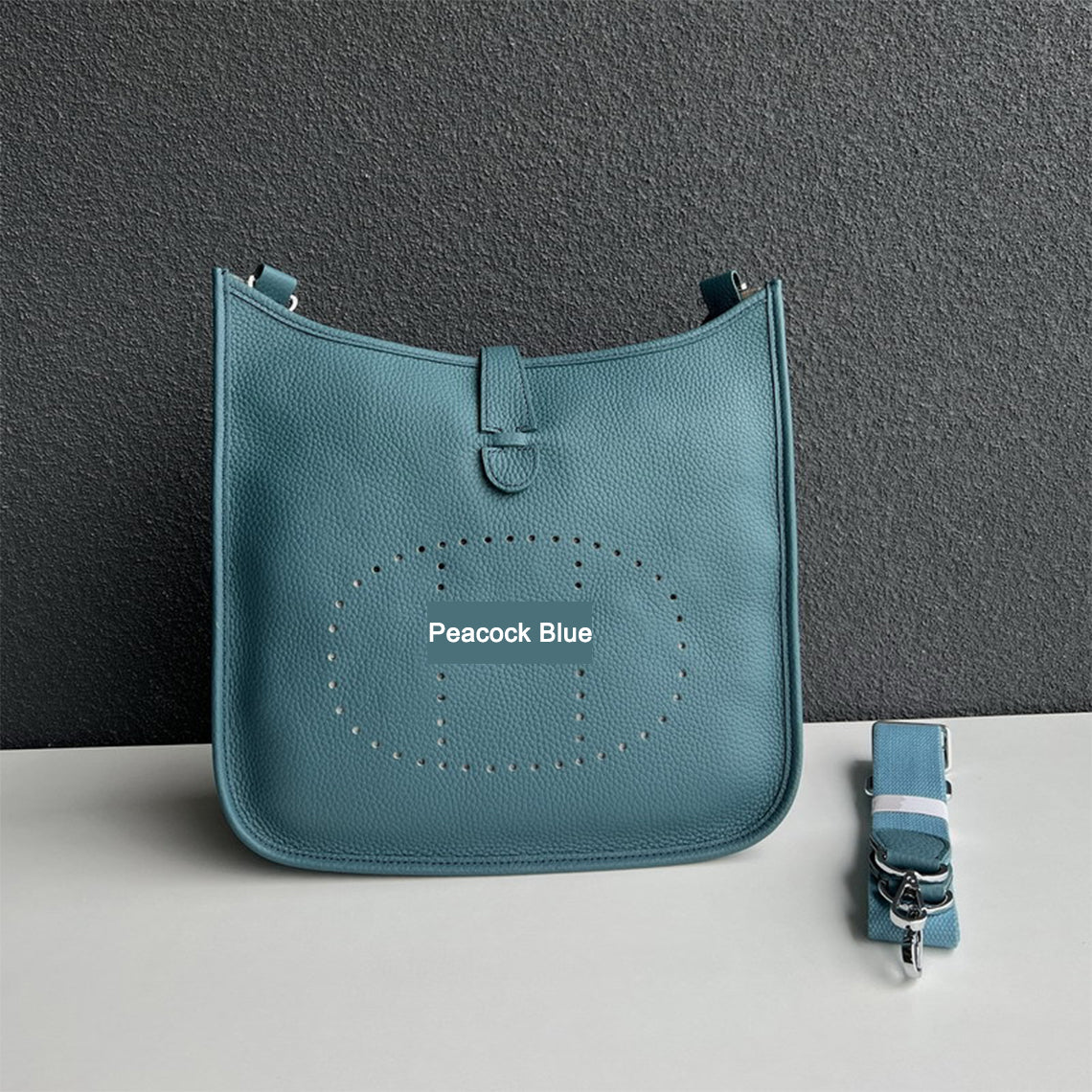 Top Grain Leather Crossbody Bag 25cm - Medium detail image 14