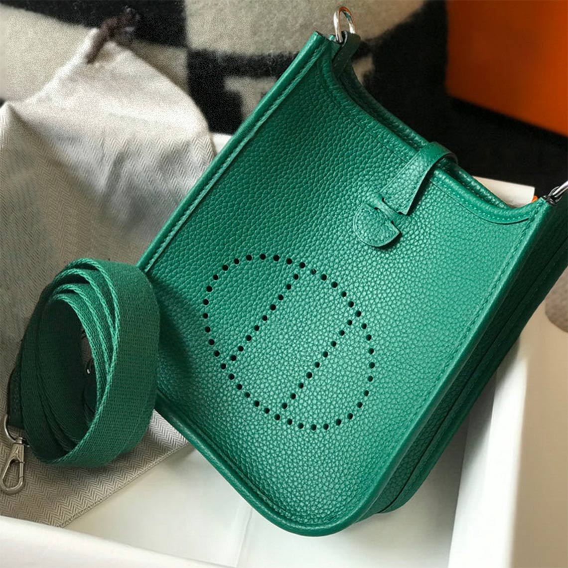 Full Grain Leather Mini Crossbody Bag DIY Kit – Hand-Sewn Leathercraft Project detail image 3