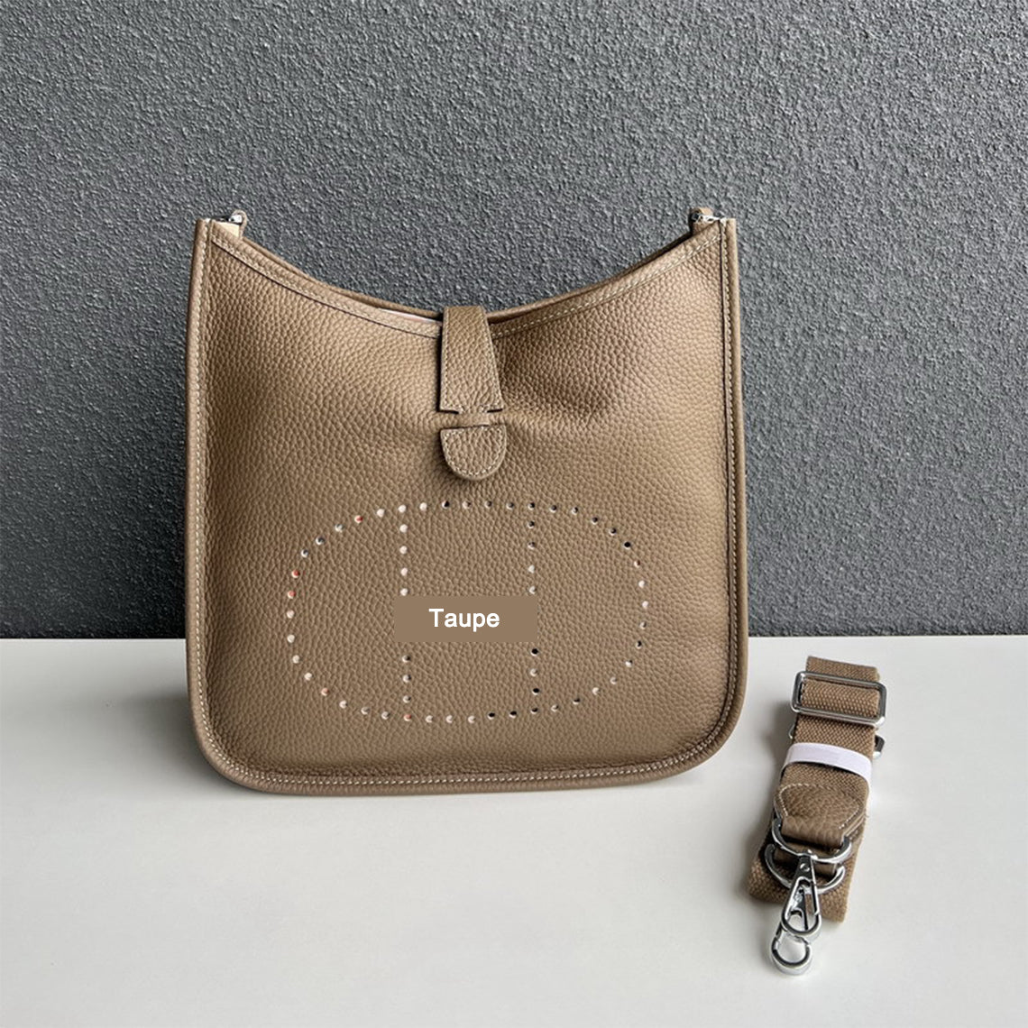 Top Grain Leather Crossbody Bag 25cm - Medium detail image 2