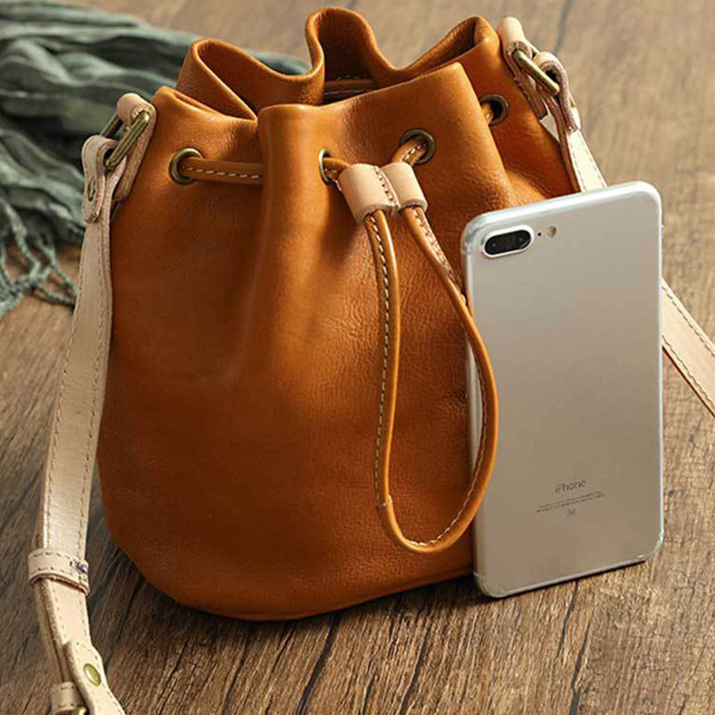 Drawstring Retro Vegetable Tanned Leather Bucket Bag detail image 4