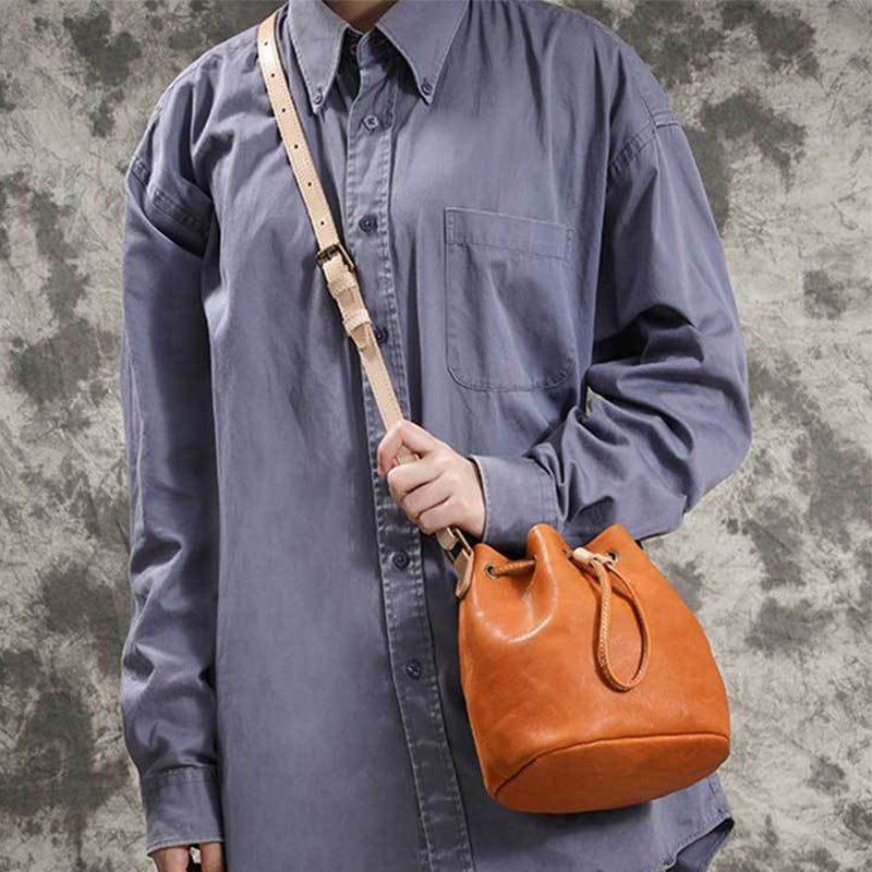 Drawstring Retro Vegetable Tanned Leather Bucket Bag detail image 1