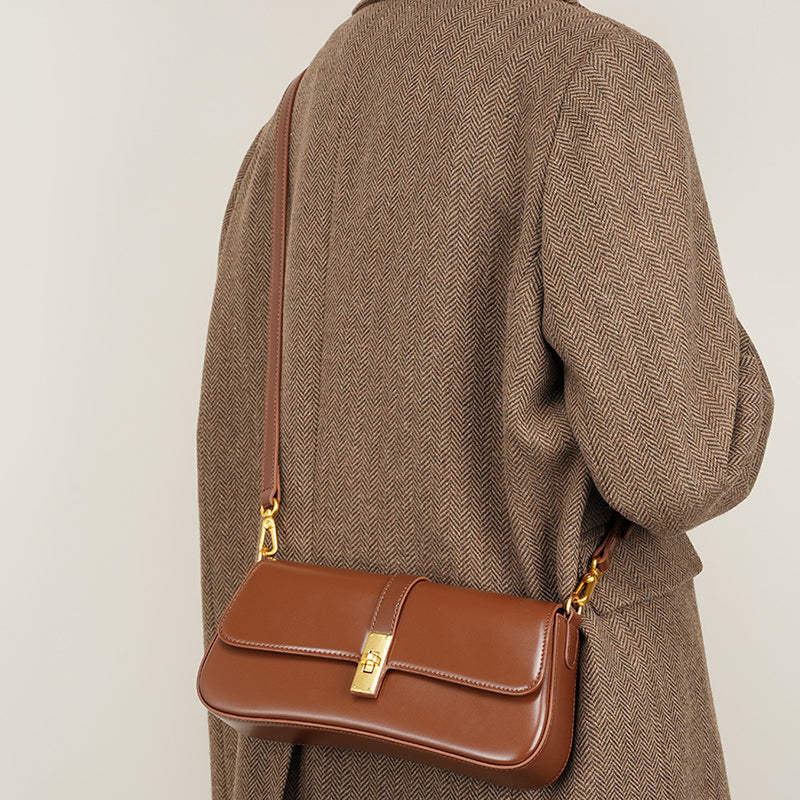 Structured Minimalist Baguette Bag with Interchangeable Straps detail image 5