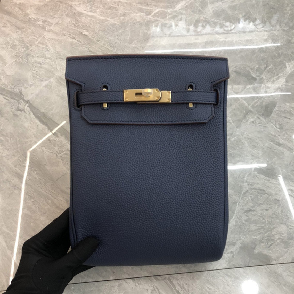 Top Grain Leather Unisex Crossbody Backpack with Turn Lock detail image 15