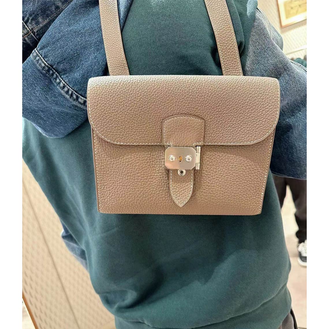 Top Grain Leather Mini Flap Bag – Compact Everyday Crossbody detail image 13