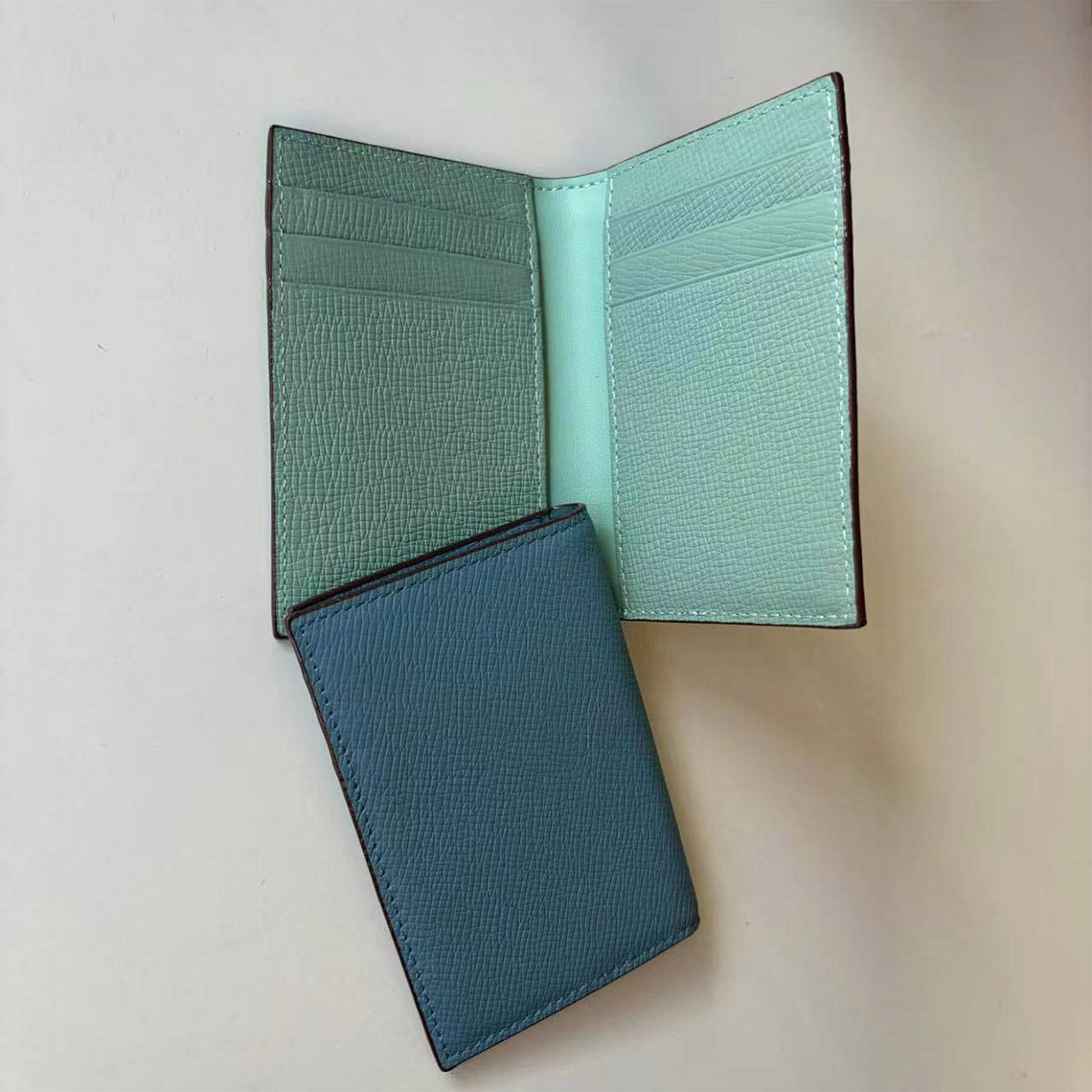 Compact Bifold Card Wallet in Top Grain Leather detail image 5