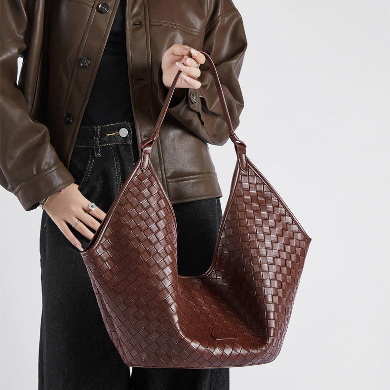Large Capacity Woven Leather Underarm Bag for Daily Commute detail image 2