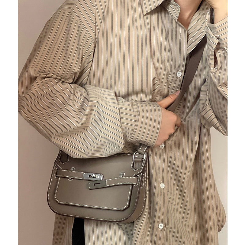 Unisex Leather Messenger Bag with Adjustable Shoulder Strap detail image 6