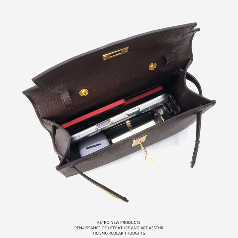 Fine Embossed Grain Leather Pochette Shoulder Bag with Detachable Straps detail image 2
