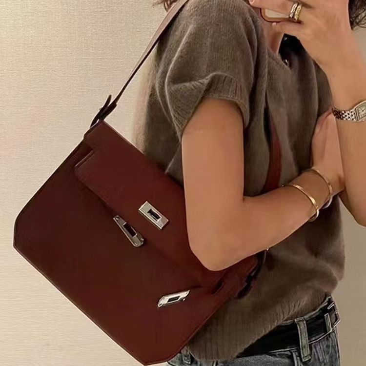 Depeches 25 Pouch Bag Leather Hobo Bag detail image 4