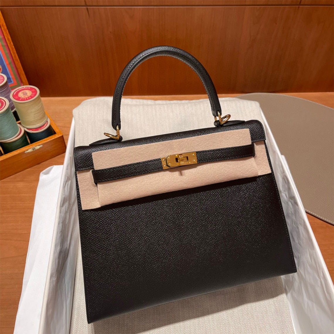 Top Grain Leather Fine Embossed Grain Top Handle Bag detail image 4