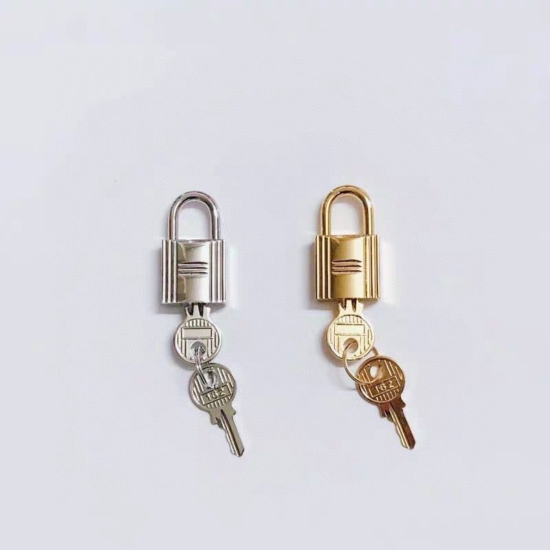 Metal Bag Charm Keychain with Lock and Two Keys detail image 3