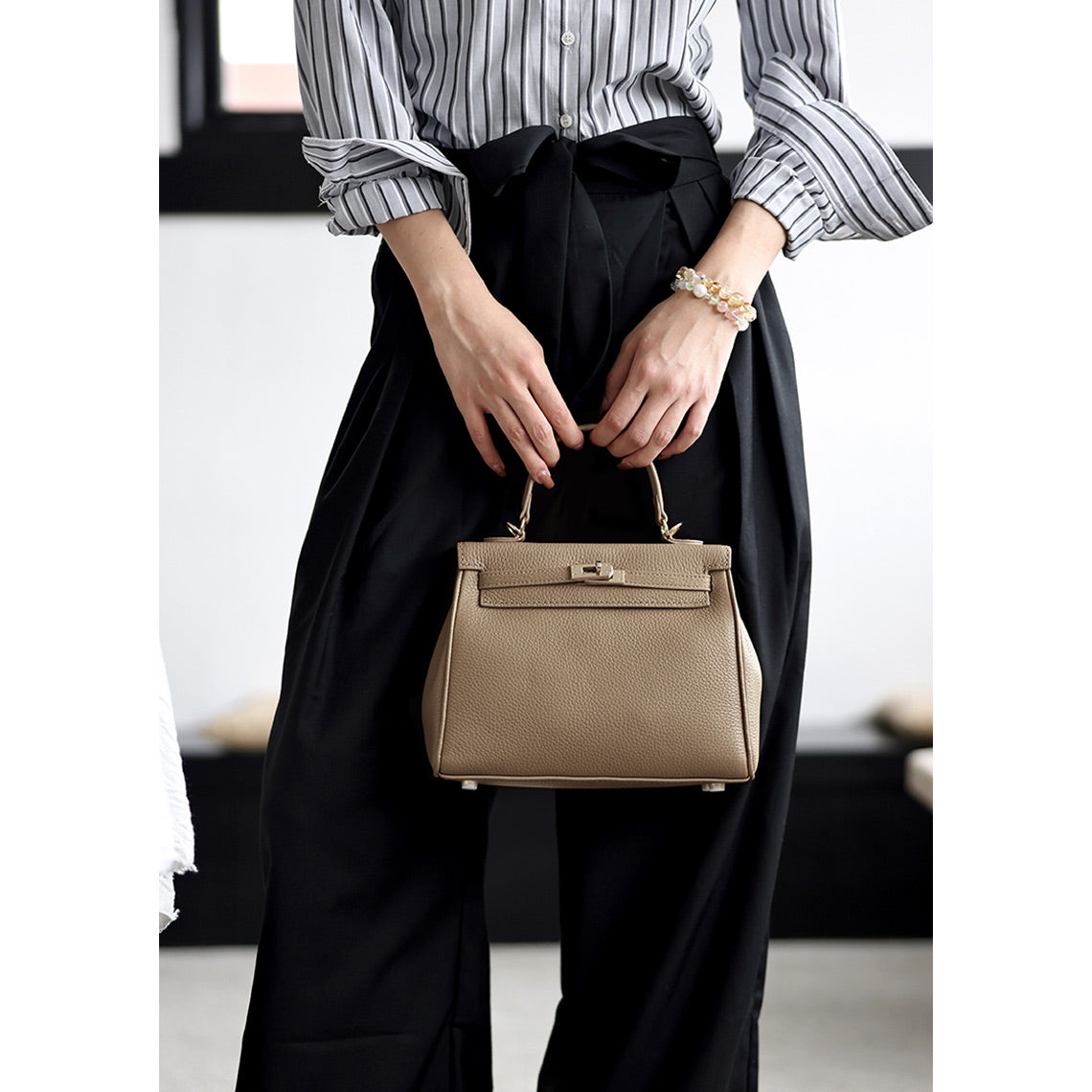 Top Handle Leather Bag DIY Kit – Hand-Stitch Your Own Bag detail image 3
