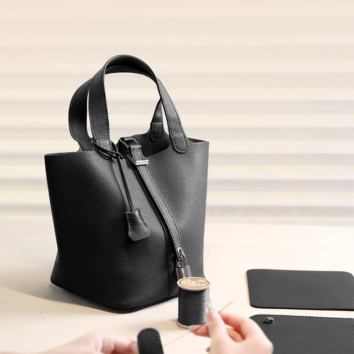 Hand-Sewn Bucket Bag Leather DIY Kit – Top Grain Leather, Lock Closure detail image 1