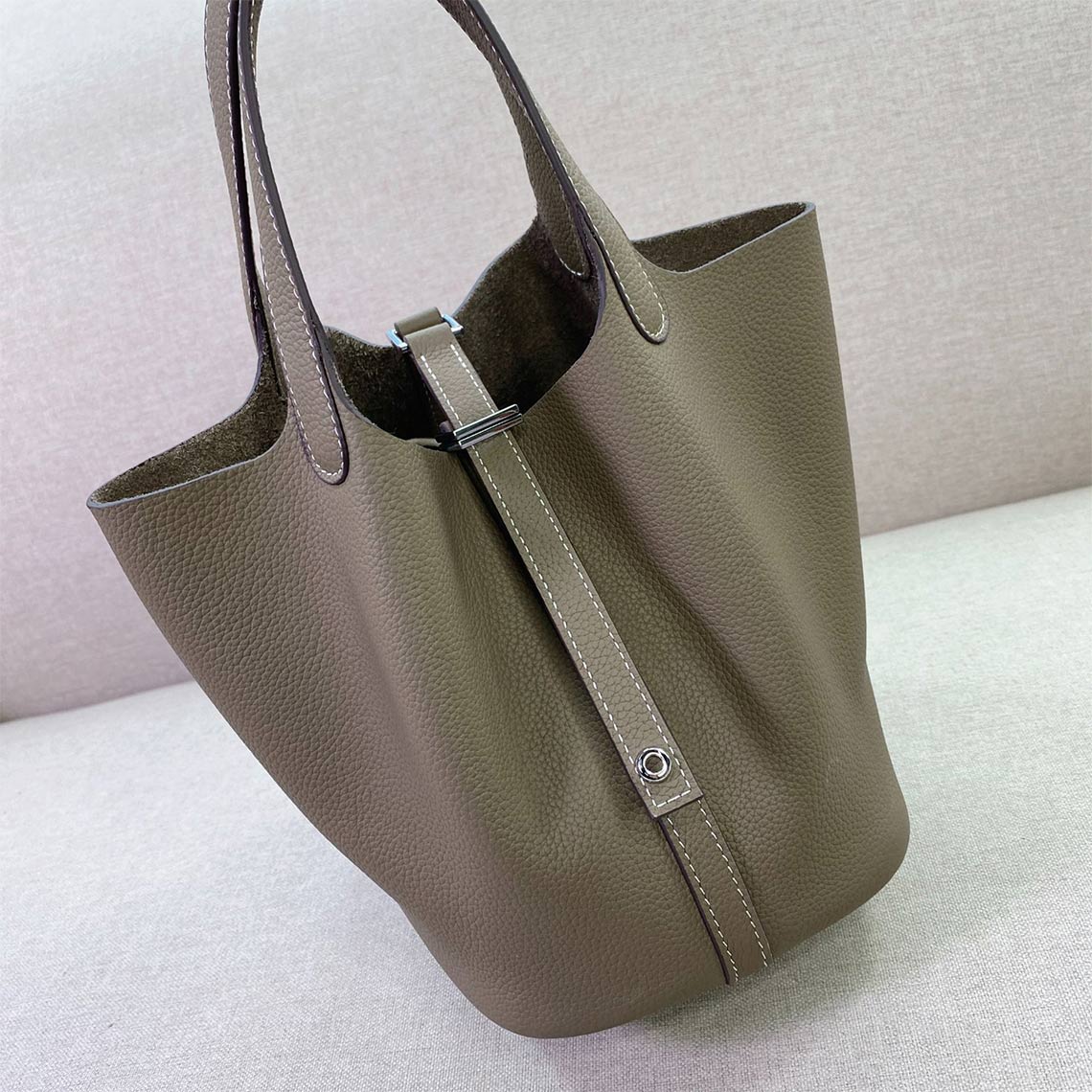Top Grain Leather Bucket Bag with Lock Design - Small, Multiple Colors & Hardware Options detail image 16