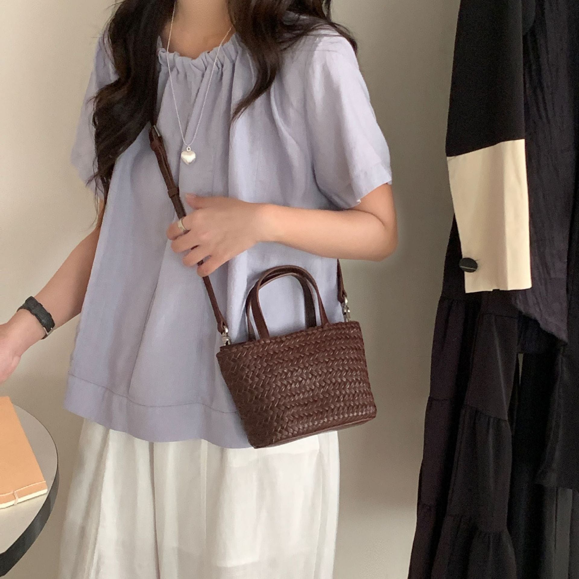Hand-Woven Cowhide Tote Bag with Crossbody Strap in Five Colors detail image 10