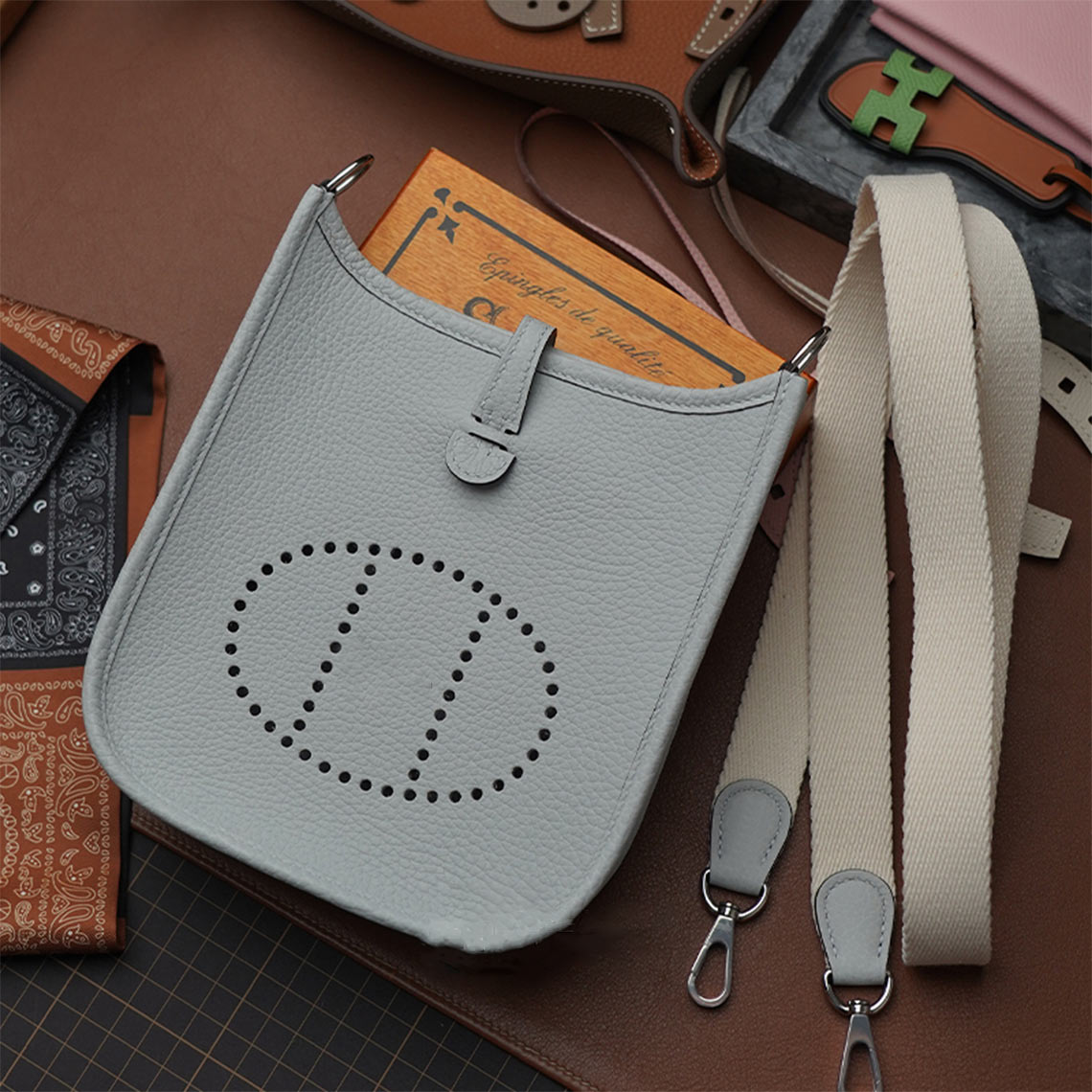 Full Grain Leather Mini Crossbody Bag DIY Kit – Hand-Sewn Leathercraft Project detail image 4