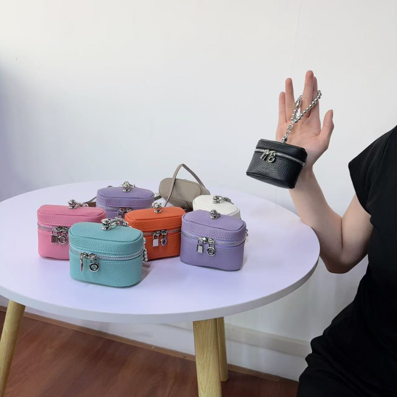 Mini Lipstick Coin Purse with Earphone Holder - Compact PU Leather Pouch detail image 4