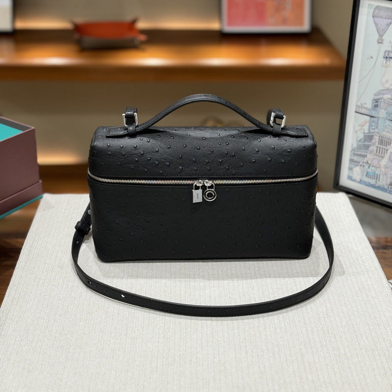 Extra Pocket Pouch in Top Grain Leather with Embossed Texture - Two Sizes detail image 1