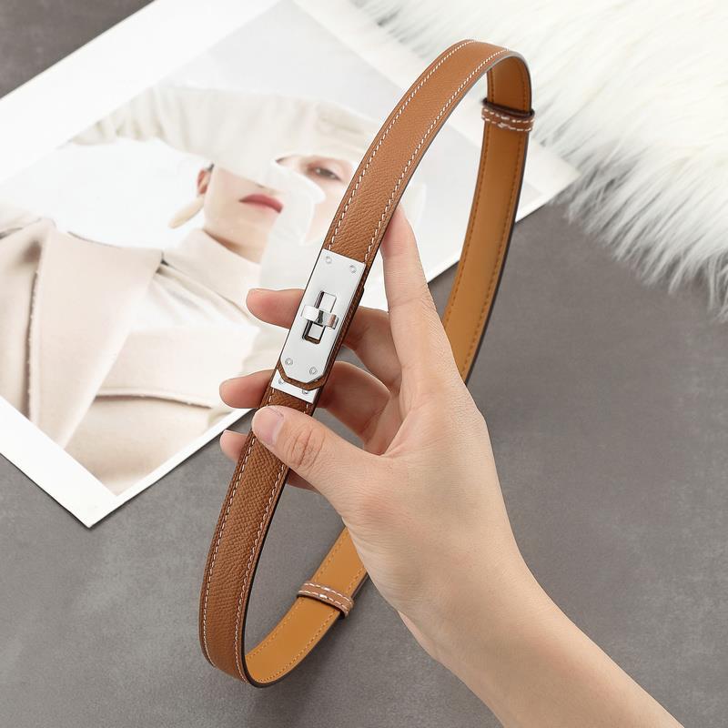 Top Handle Bag Belt in Fine Embossed Grain Leather with Golden Hardware detail image 13