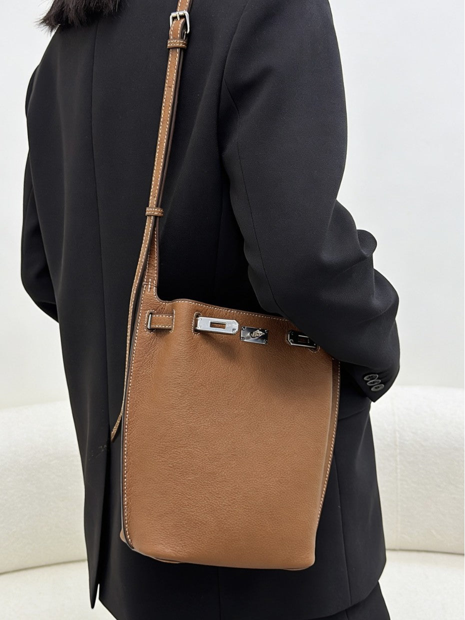Bucket Bag in Top Grain Leather with Adjustable Strap detail image 4