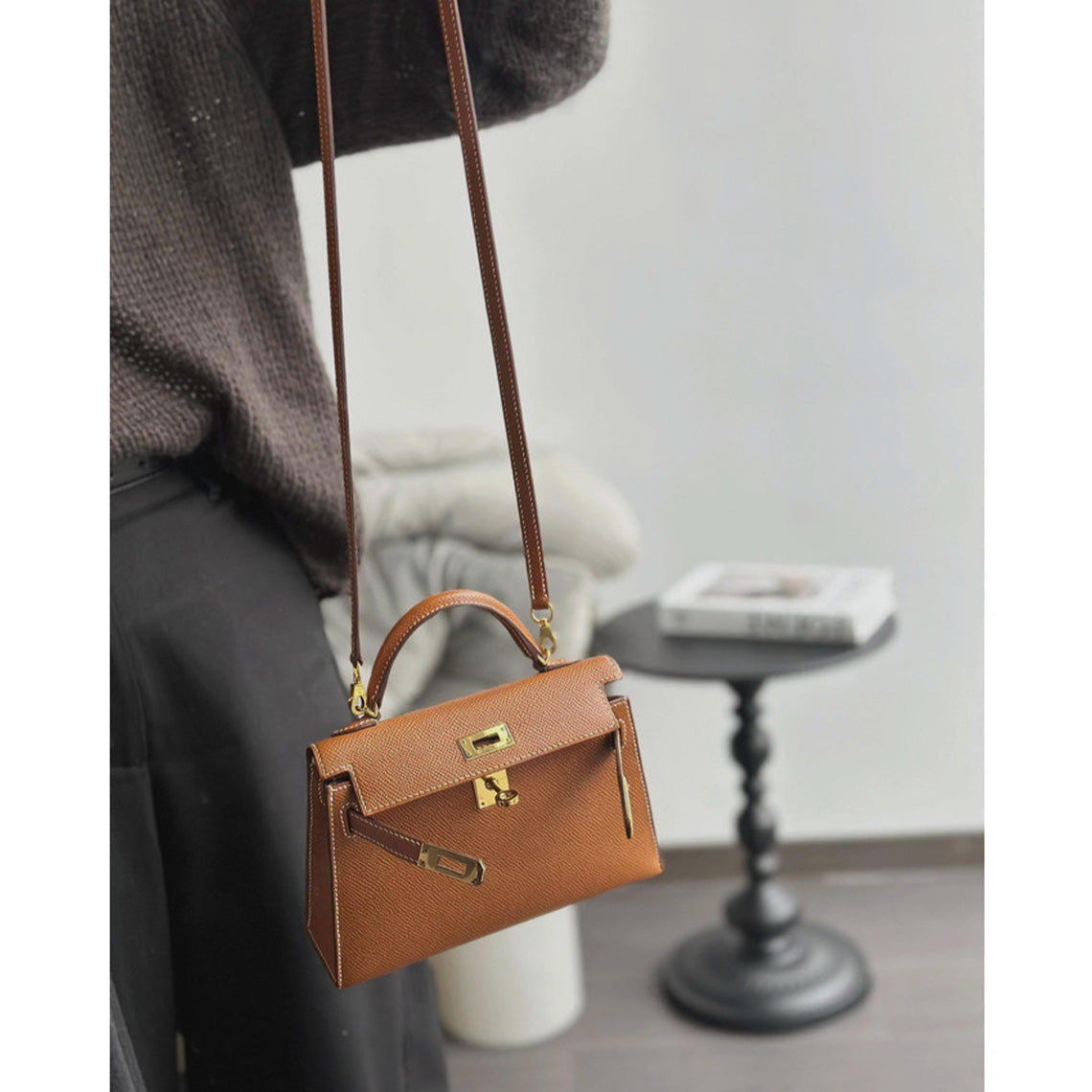 Mini Top Handle Bag 19 – Top Grain Leather Shoulder Bag detail image 1