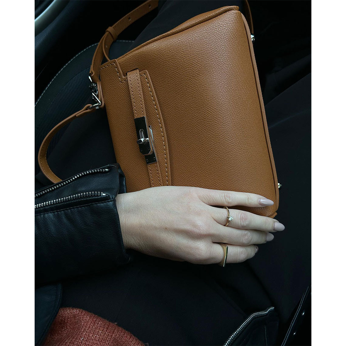 Handsew Leather Bag DIY Kit – Pre-Cut Cowhide Panels, Saddle Stitch, Silver Hardware detail image 9