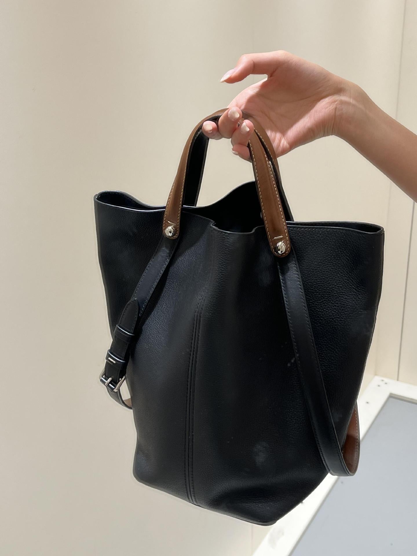 Top Grain Leather Bucket Bag with Shoulder Strap – Small and Large Sizes detail image 6