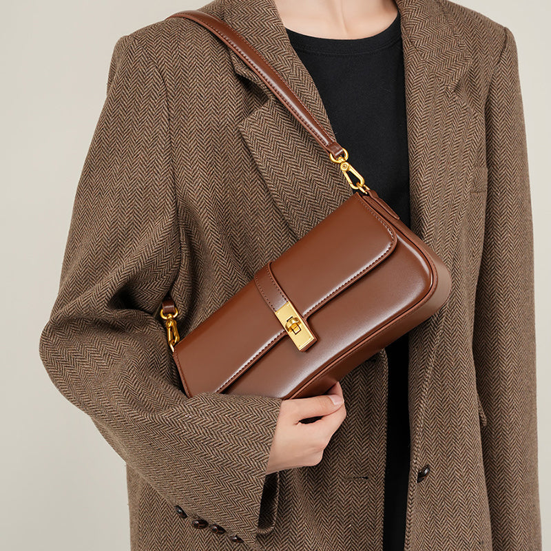Structured Minimalist Baguette Bag with Interchangeable Straps detail image 4