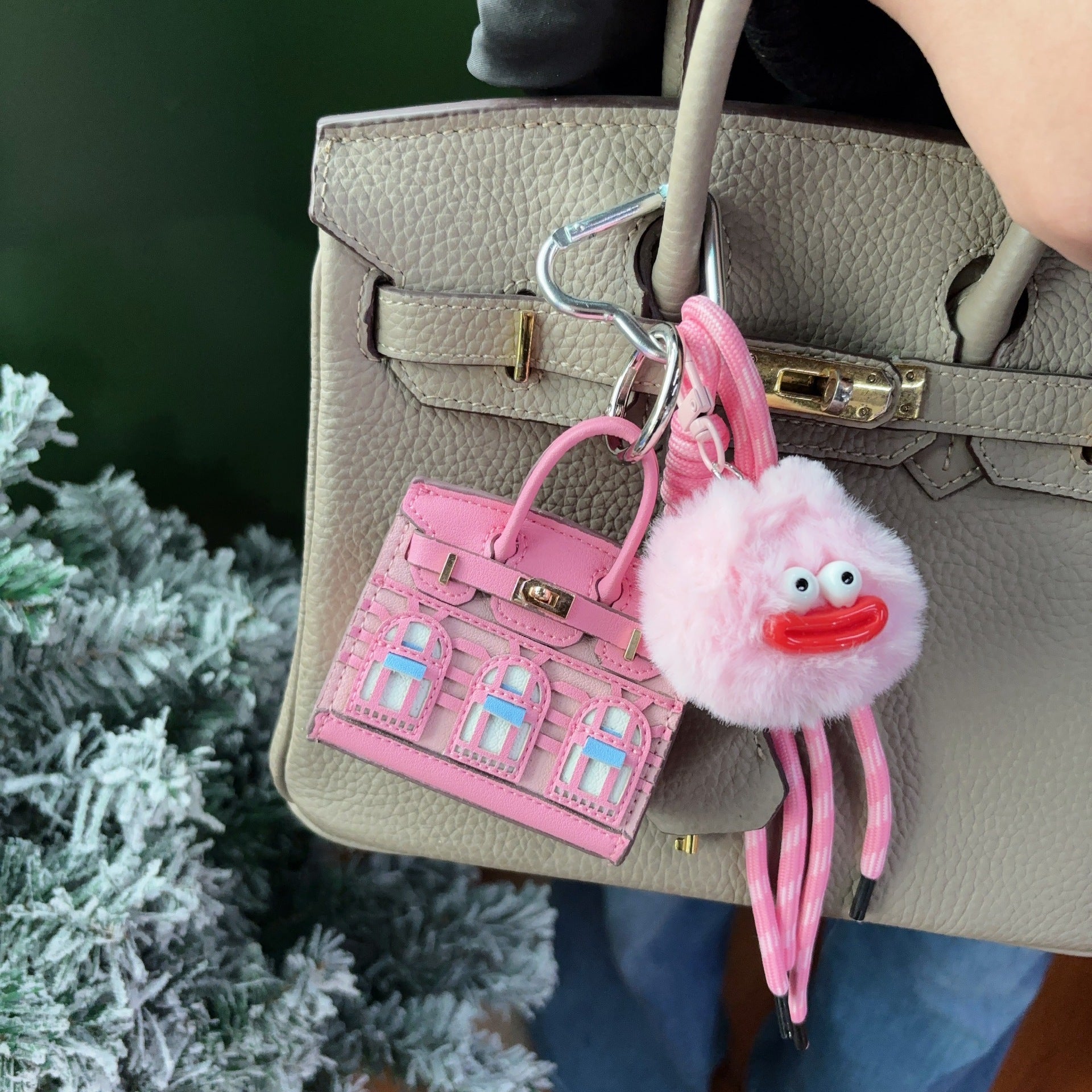 House-Shaped Mini Top Handle Bag Charm Keychain with Earphone Storage detail image 11